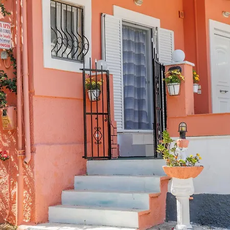 Ponte Rossa Палеокастрица