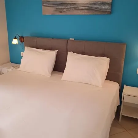 Ponte Rossa Палеокастрица