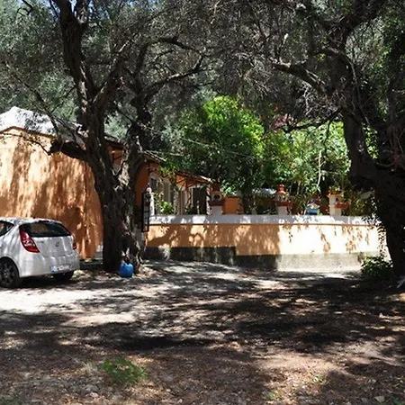 Ponte Rossa Палеокастрица