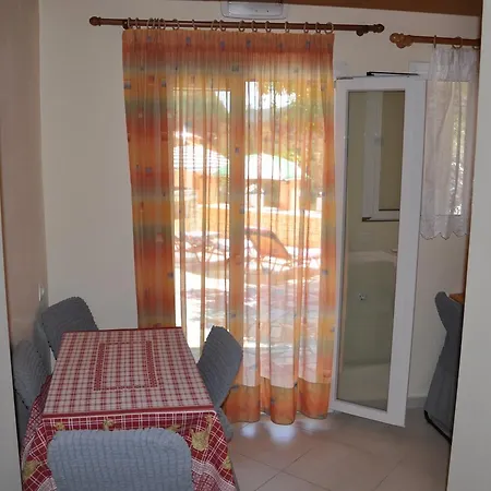 Ponte Rossa Палеокастрица